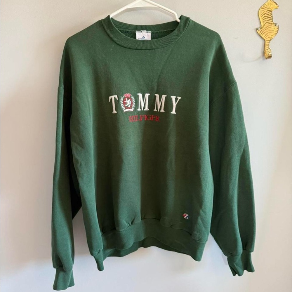 Tommy Hilfiger Crewneck - Size Large